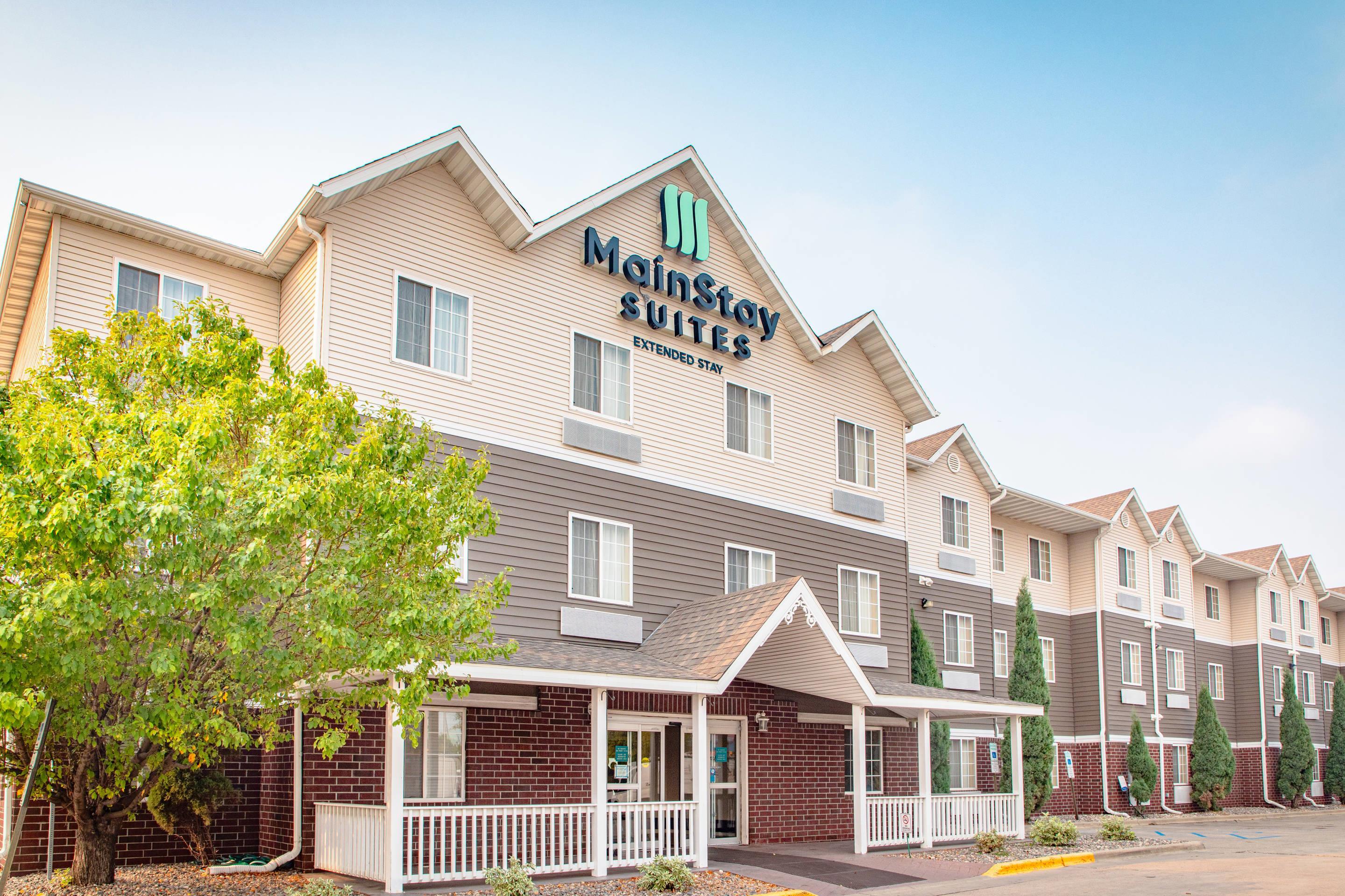 Hotel Entrance | MainStay Suites Fargo - I-94 Medical Center