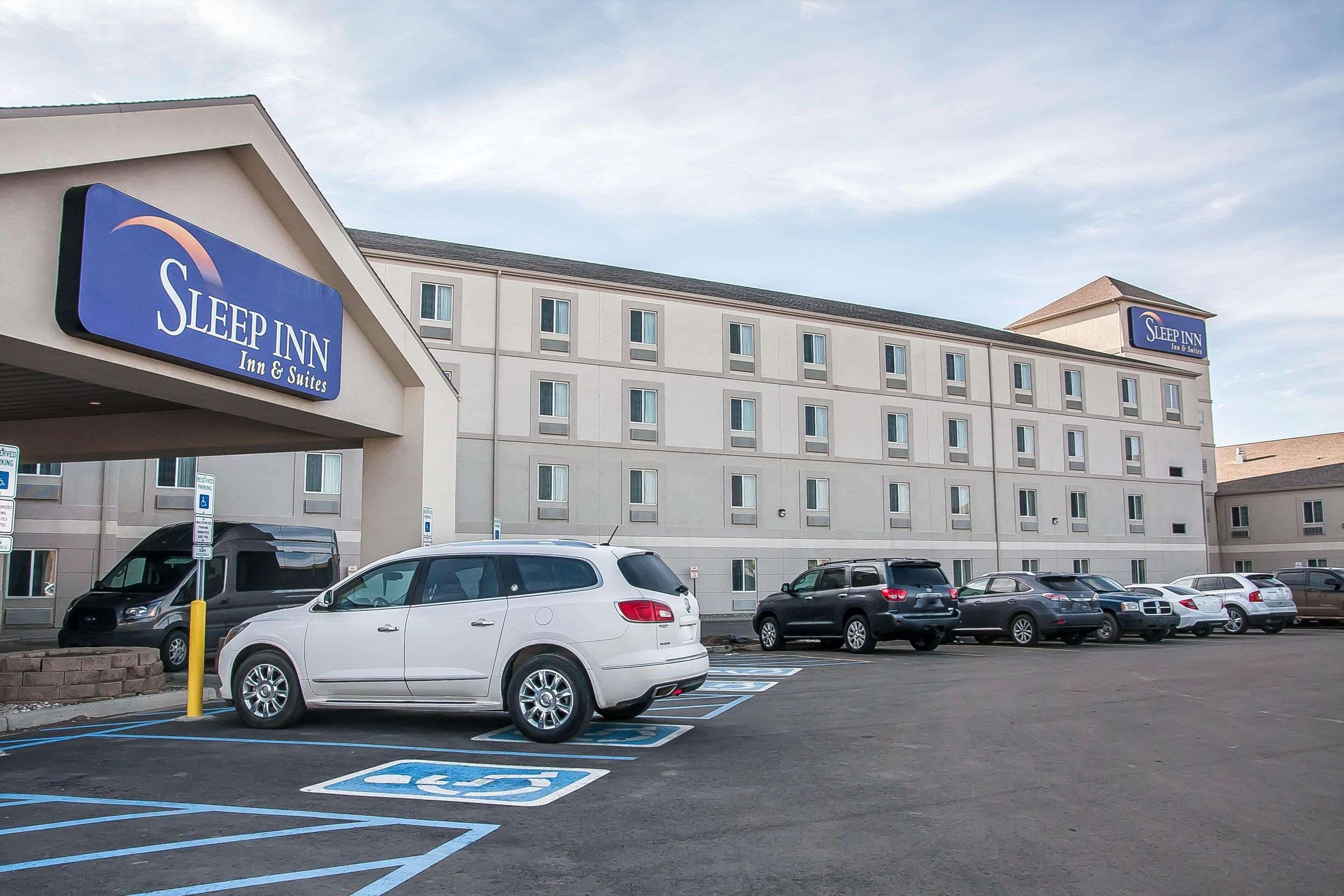 Sleep Inn Designed to Dream Hotel | Sleep Inn & Suites Conference Center and Water Park