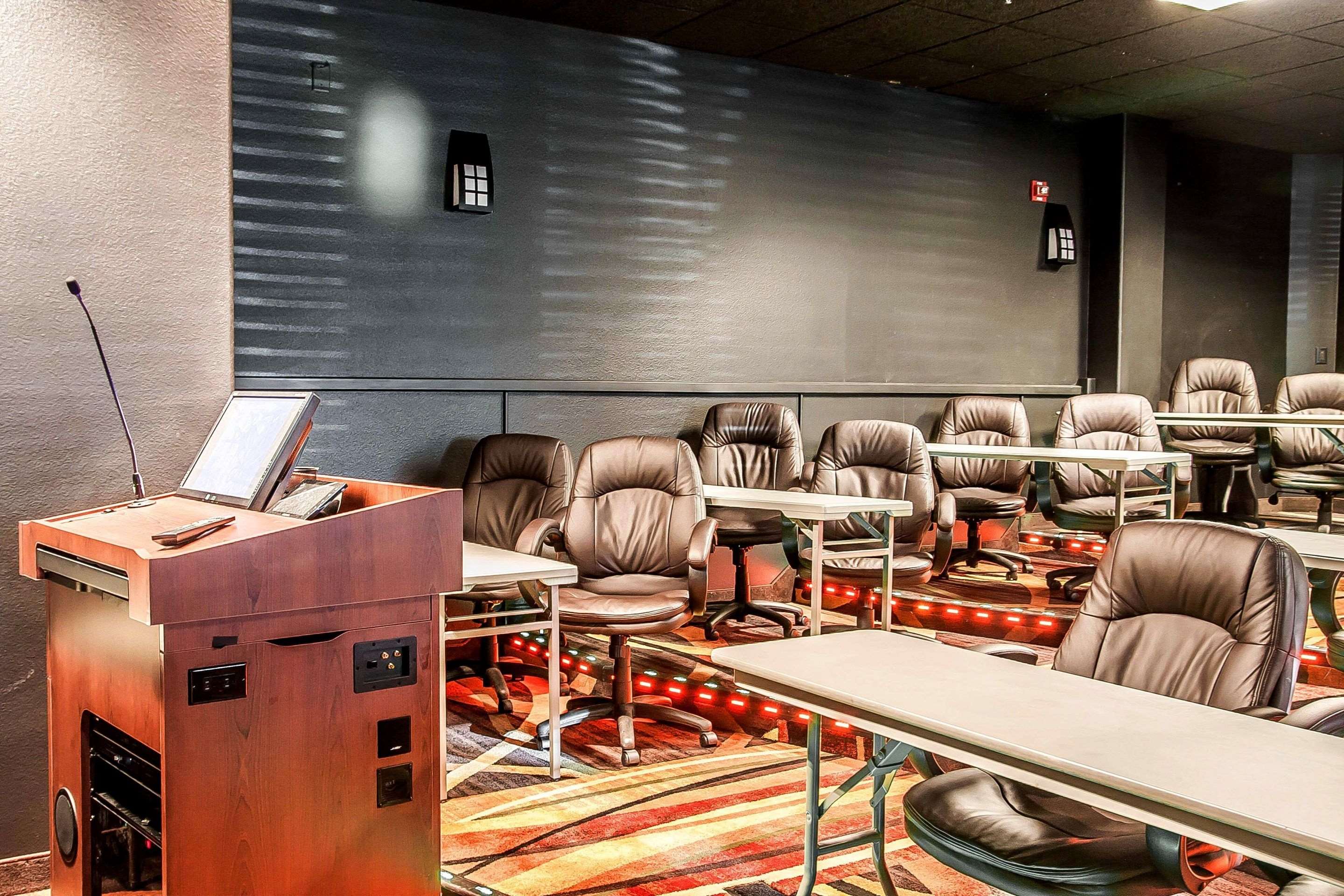 Meeting room | Sleep Inn & Suites Conference Center and Water Park