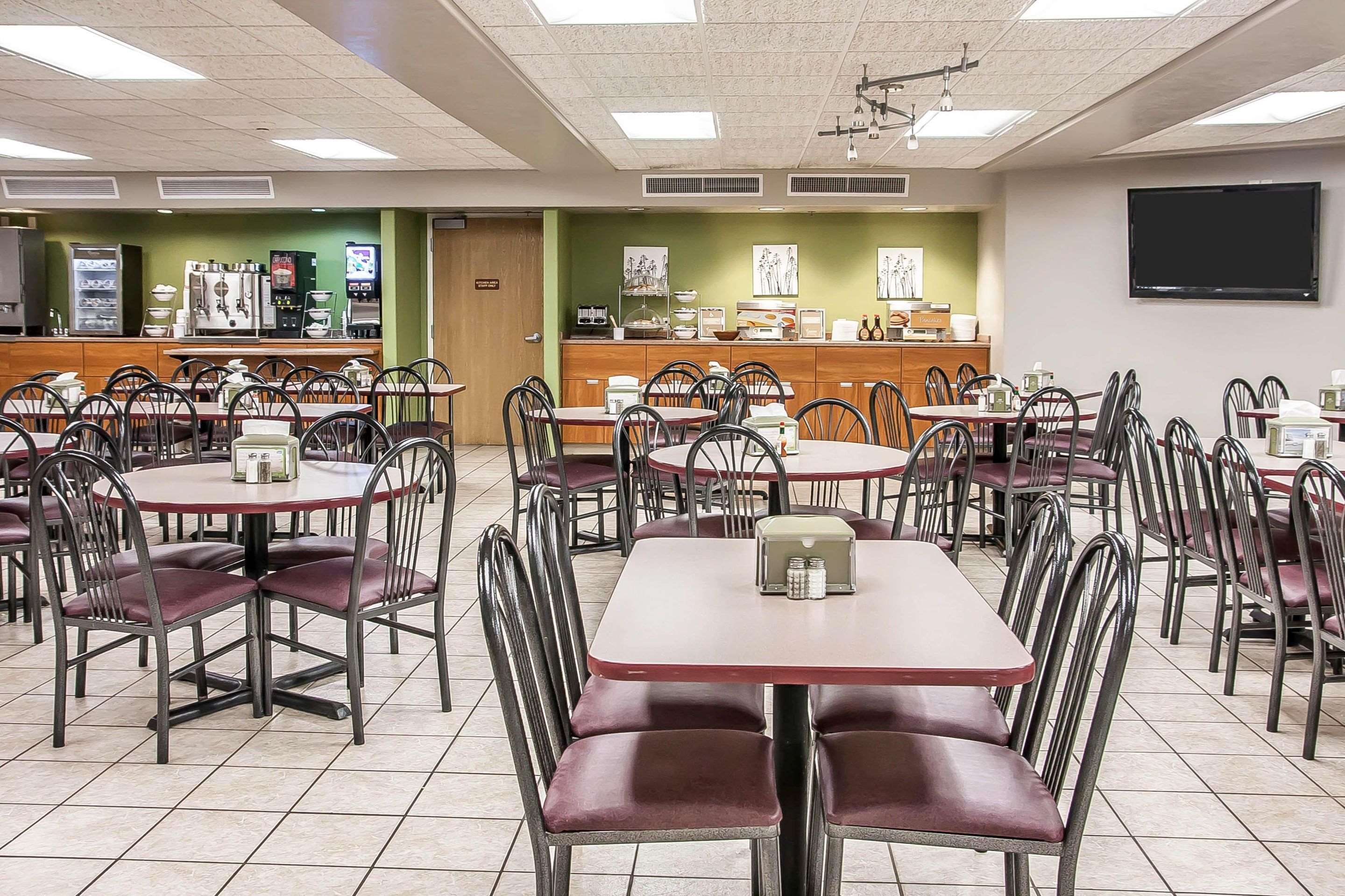 Spacious breakfast area | Sleep Inn & Suites Conference Center and Water Park