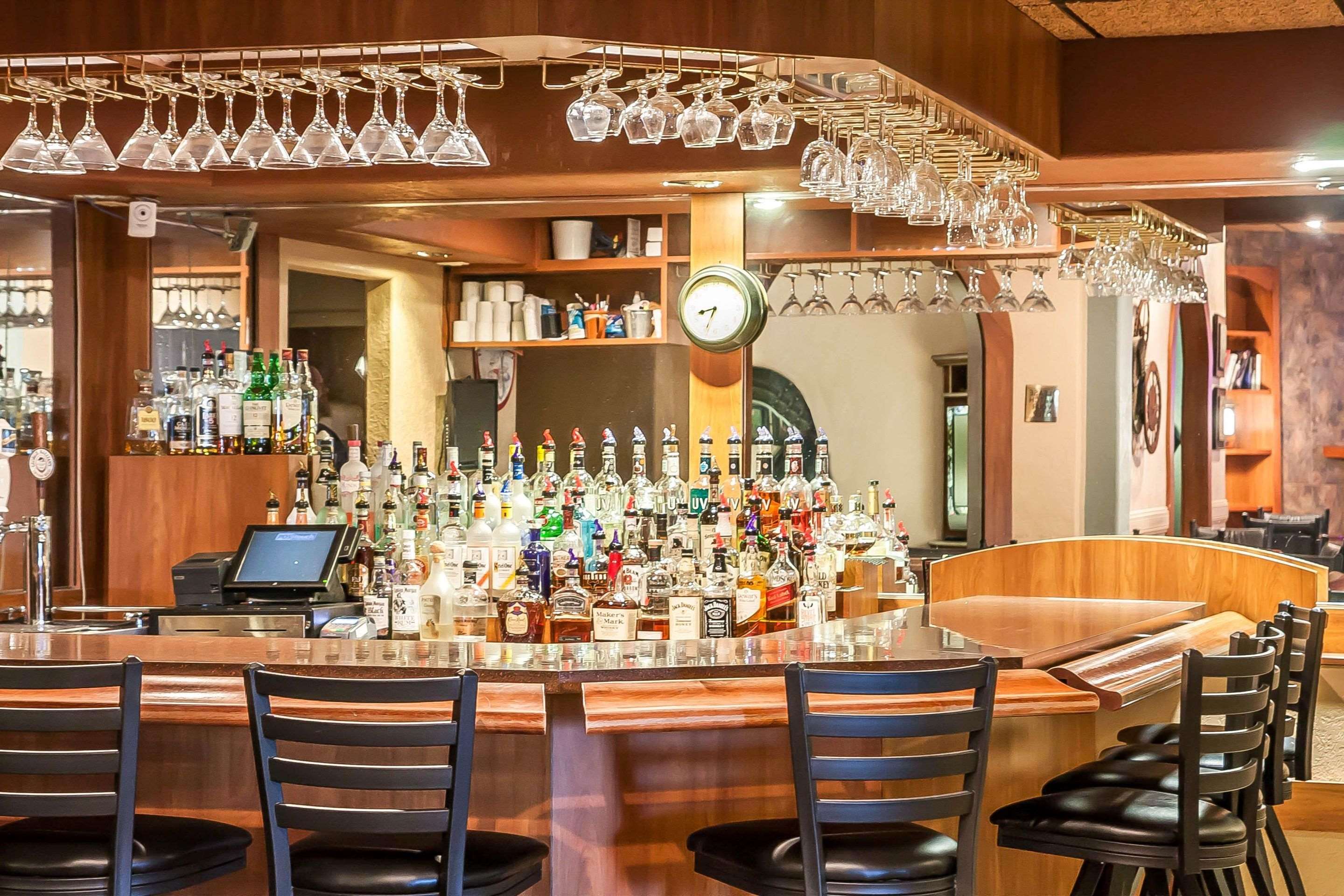 Hotel bar | Sleep Inn & Suites Conference Center and Water Park