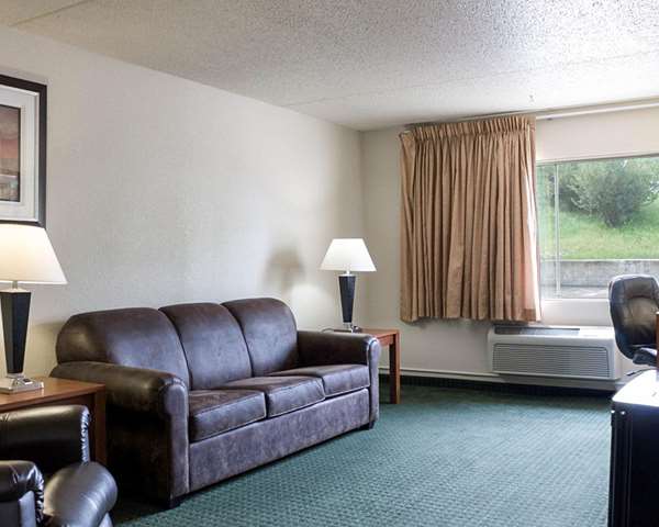 Suite - Quality Inn & Suites Jamestown - I-94, Exit 258