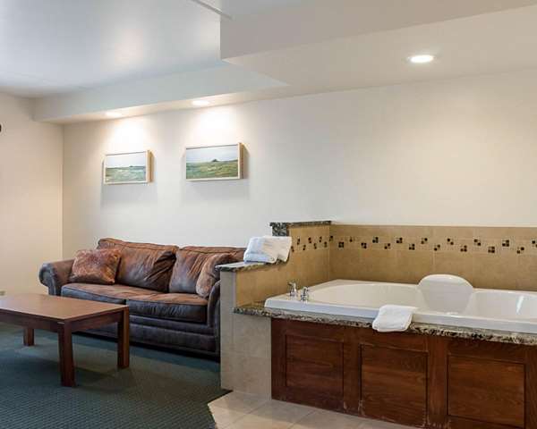 Suite - Quality Inn & Suites Jamestown - I-94, Exit 258