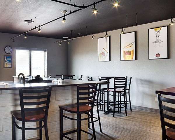 Bar - Quality Inn & Suites Minot