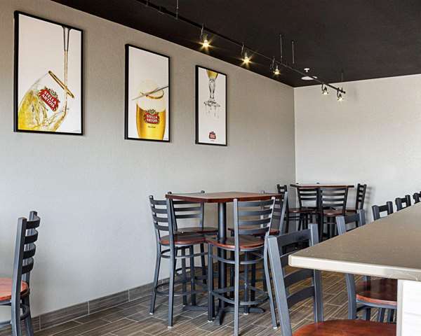 Bar - Quality Inn & Suites Minot