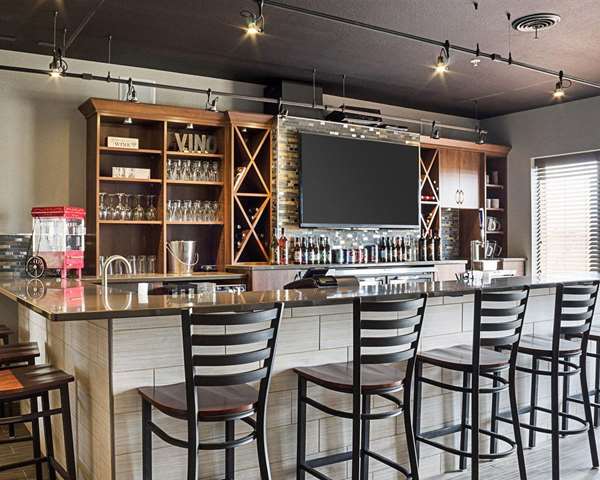 Bar - Quality Inn & Suites Minot
