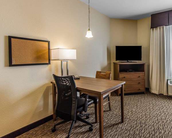 Suite - MainStay Suites Watford City