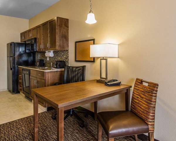 Suite - MainStay Suites Watford City
