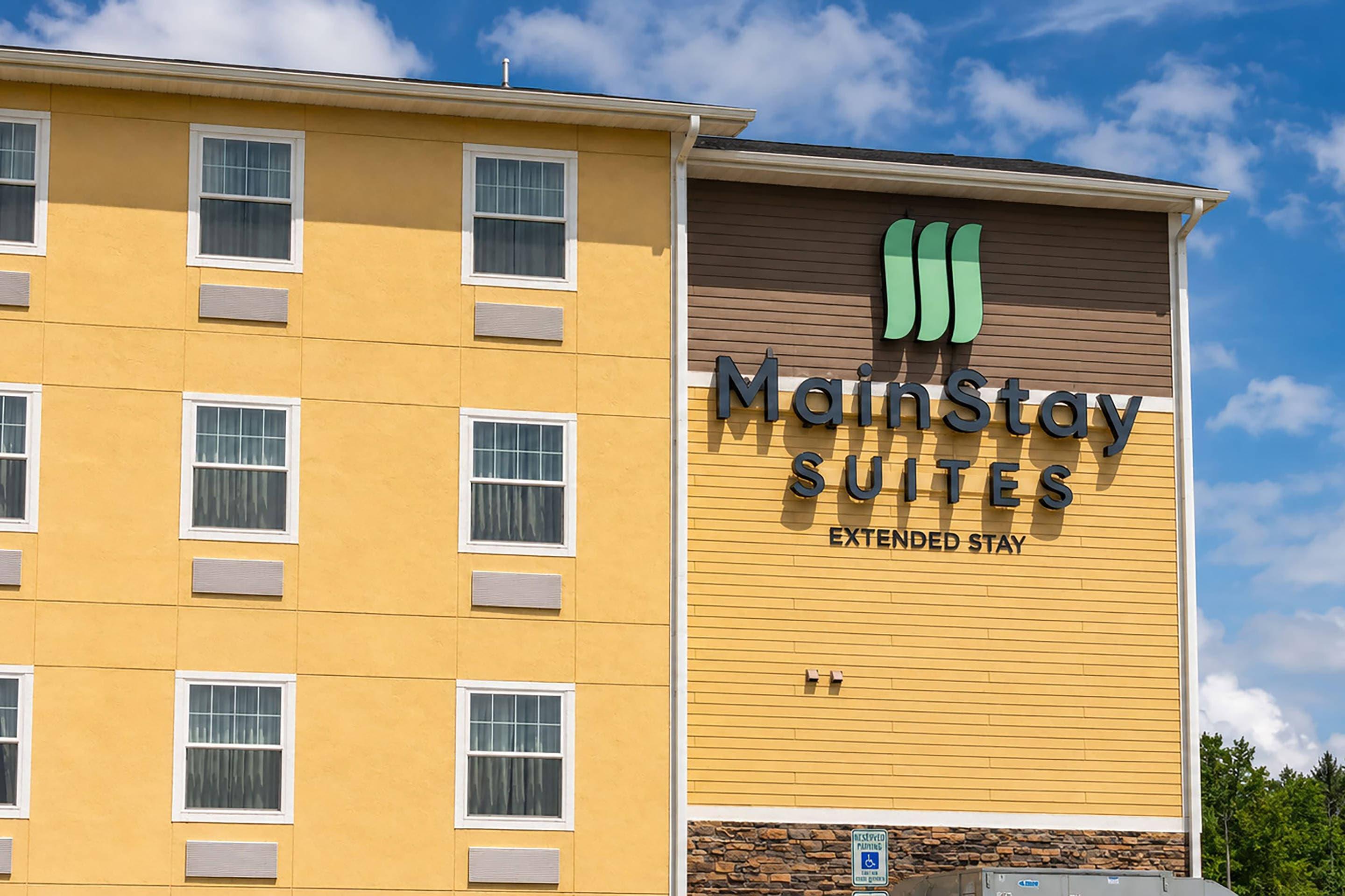 Hotel exterior | MainStay Suites Watford City - Event Center