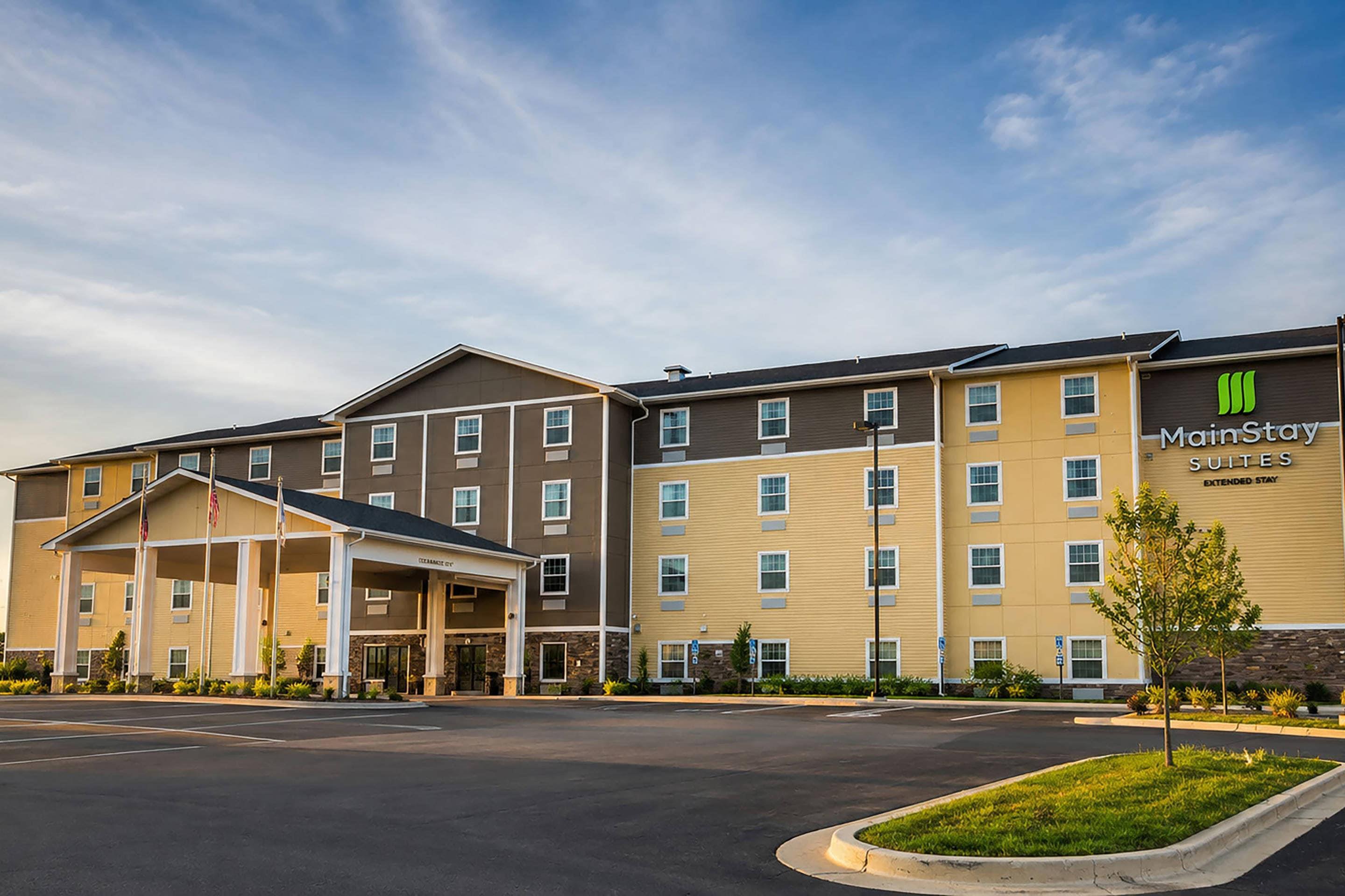Hotel exterior | MainStay Suites Watford City - Event Center