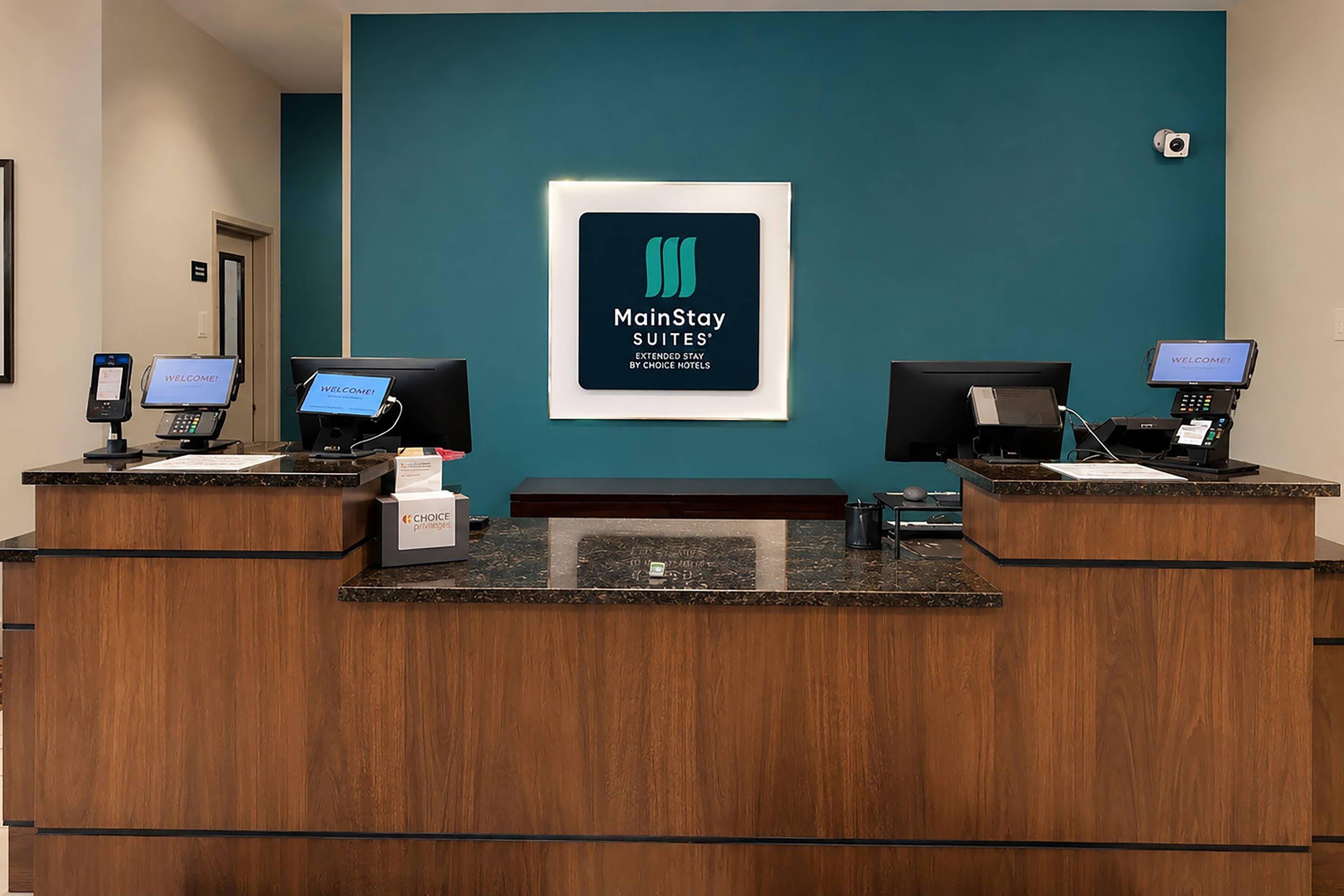 Hotel lobby | MainStay Suites Watford City - Event Center