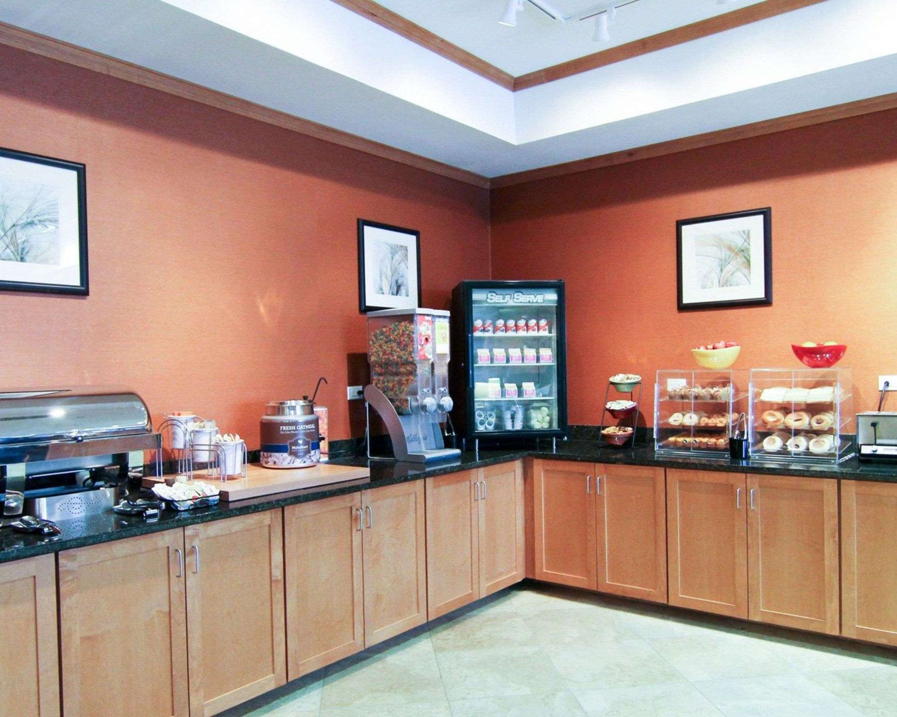 Breakfast counter | MainStay Suites Tioga