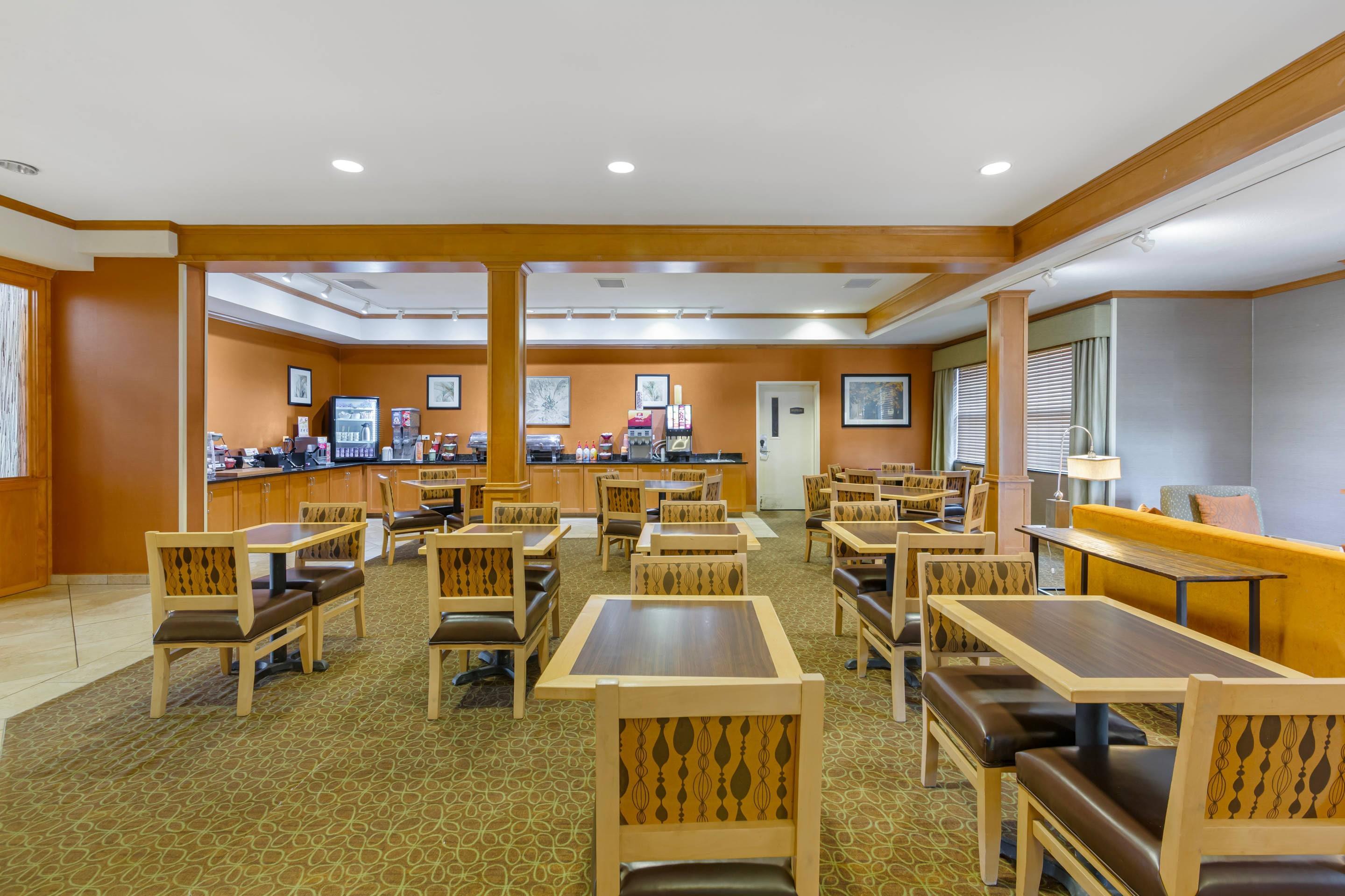 Breakfast area | MainStay Suites Tioga