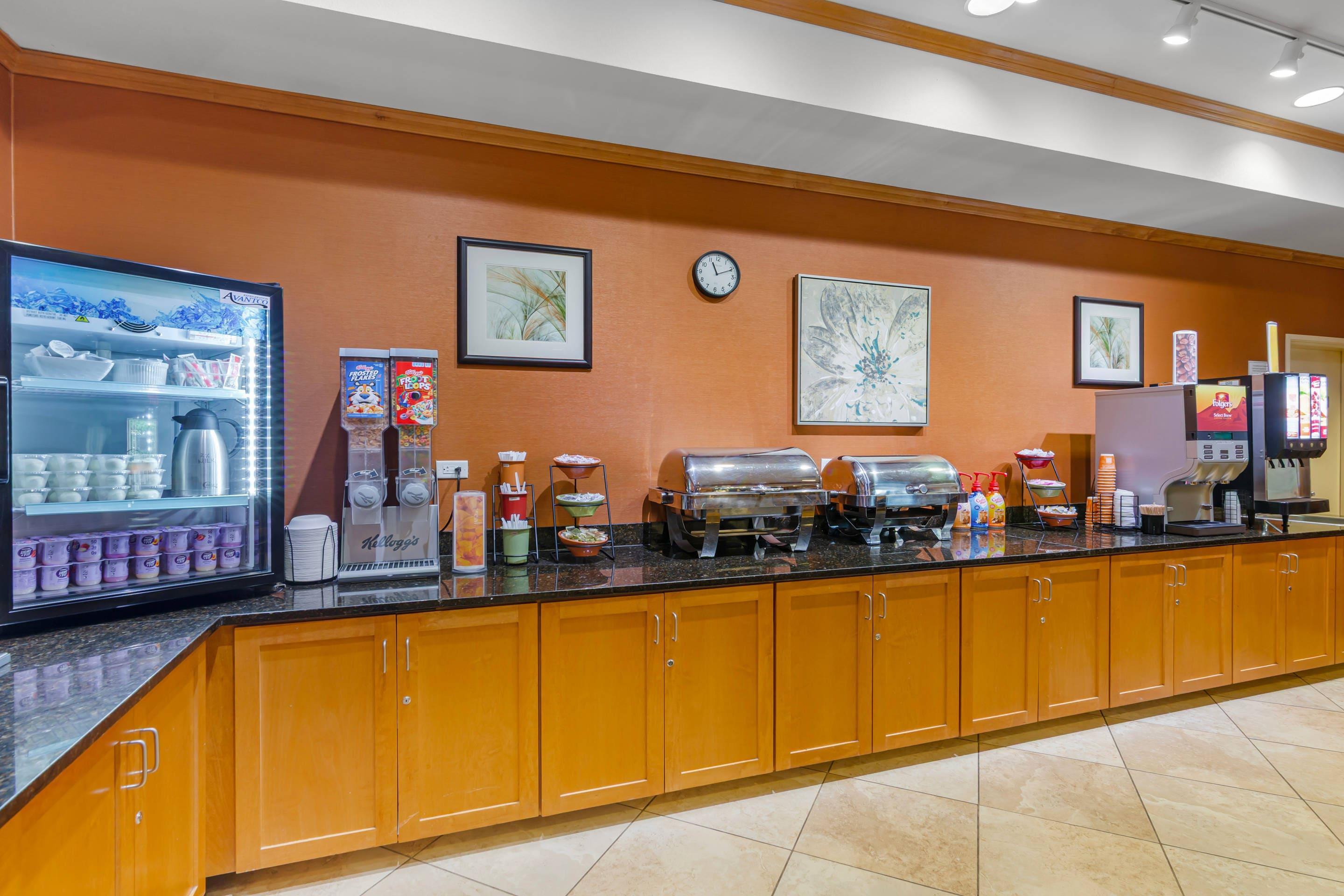 Breakfast area | MainStay Suites Tioga