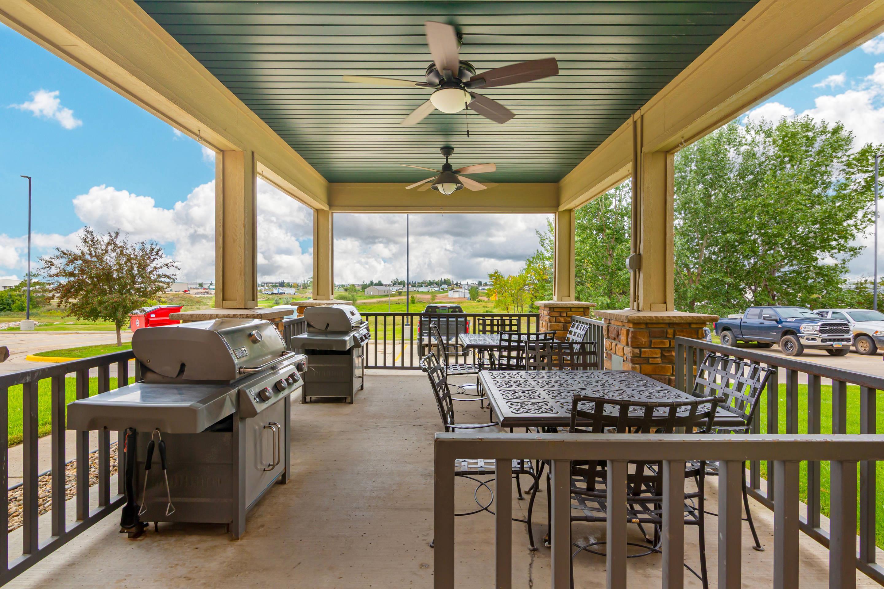 Barbecue area | MainStay Suites Tioga