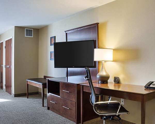 Suite - Comfort Suites Fargo - I-94, Exit 348