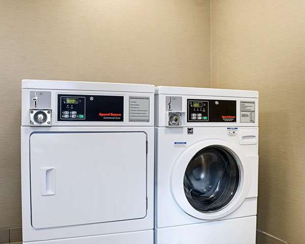 Amenities - Comfort Suites Fargo - I-94, Exit 348