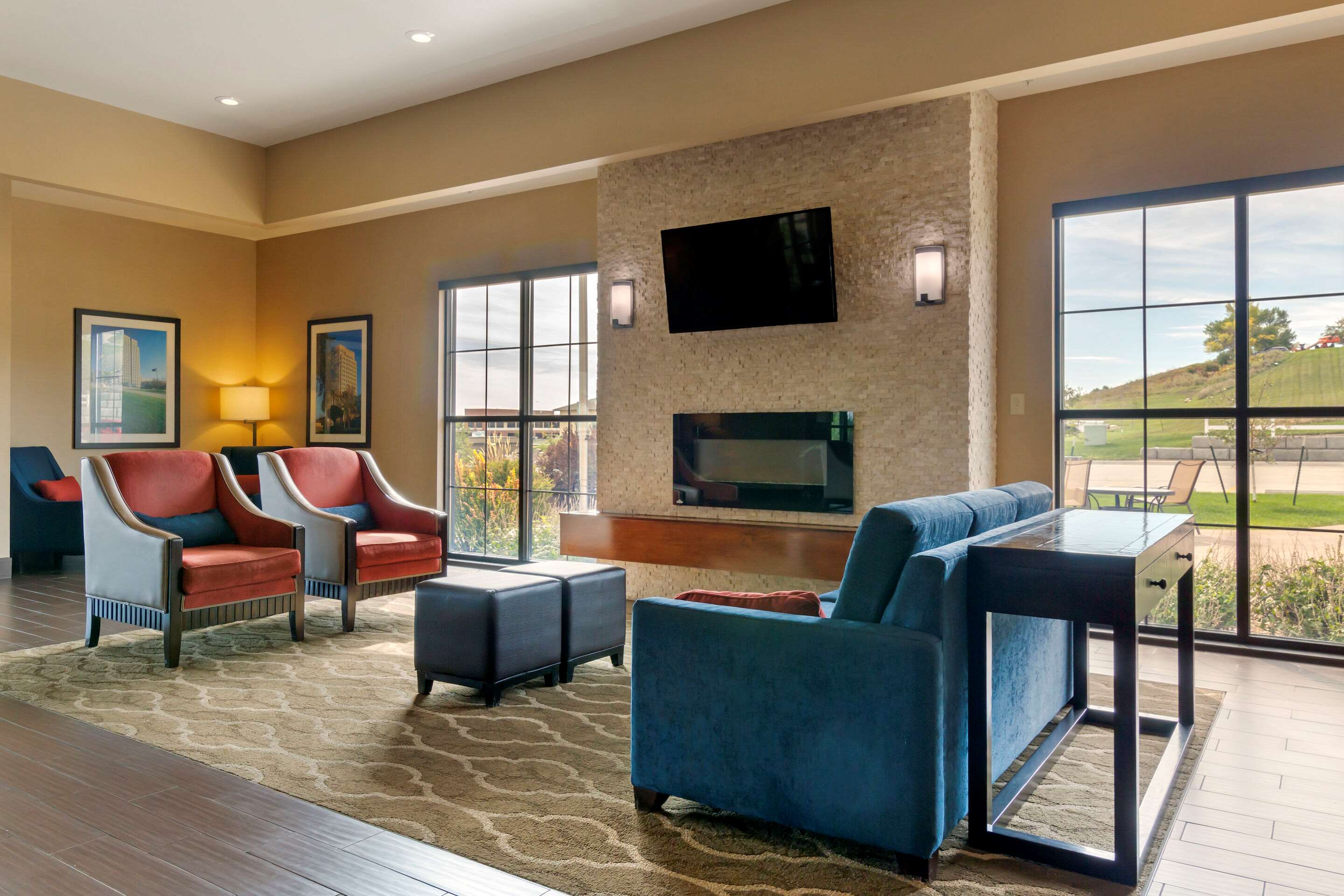 Lobby with sitting area | Comfort Inn & Suites Mandan - Bismarck