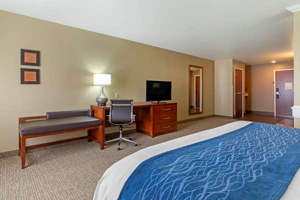 Suite - Comfort Inn & Suites Mandan - I-94, Exit 152