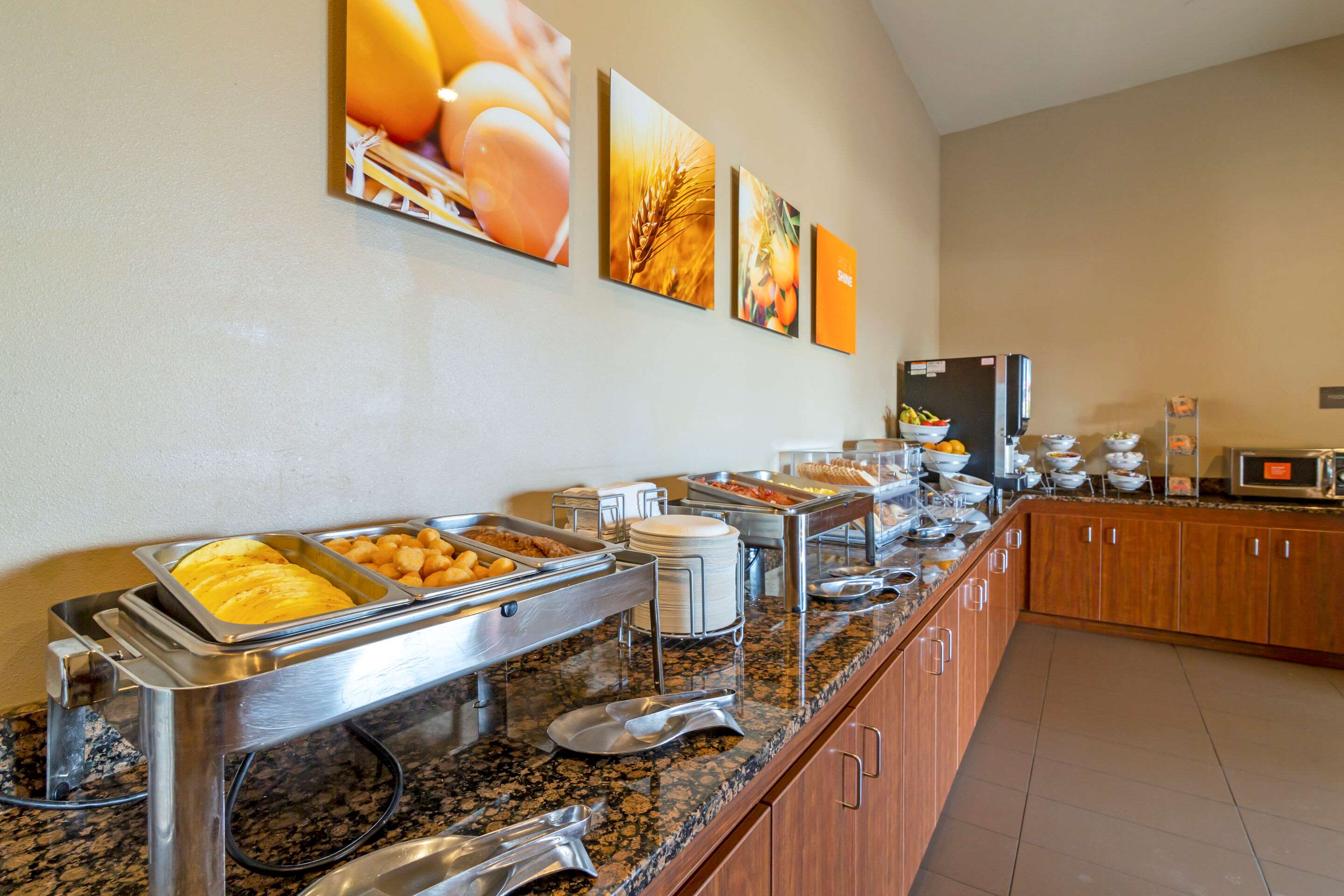 Breakfast counter | Comfort Inn & Suites Mandan - Bismarck