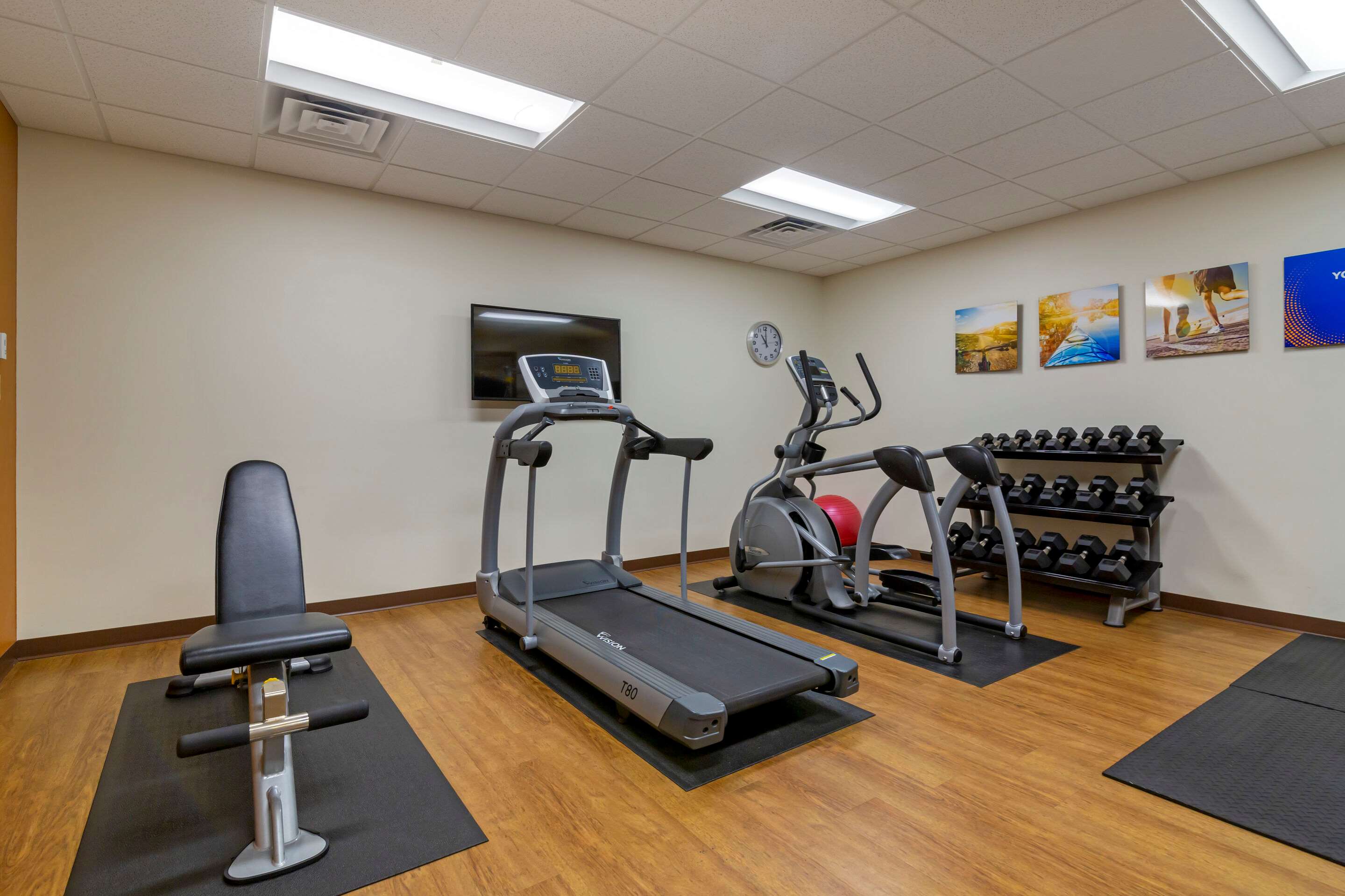 Fitness center | Comfort Inn & Suites Mandan - Bismarck