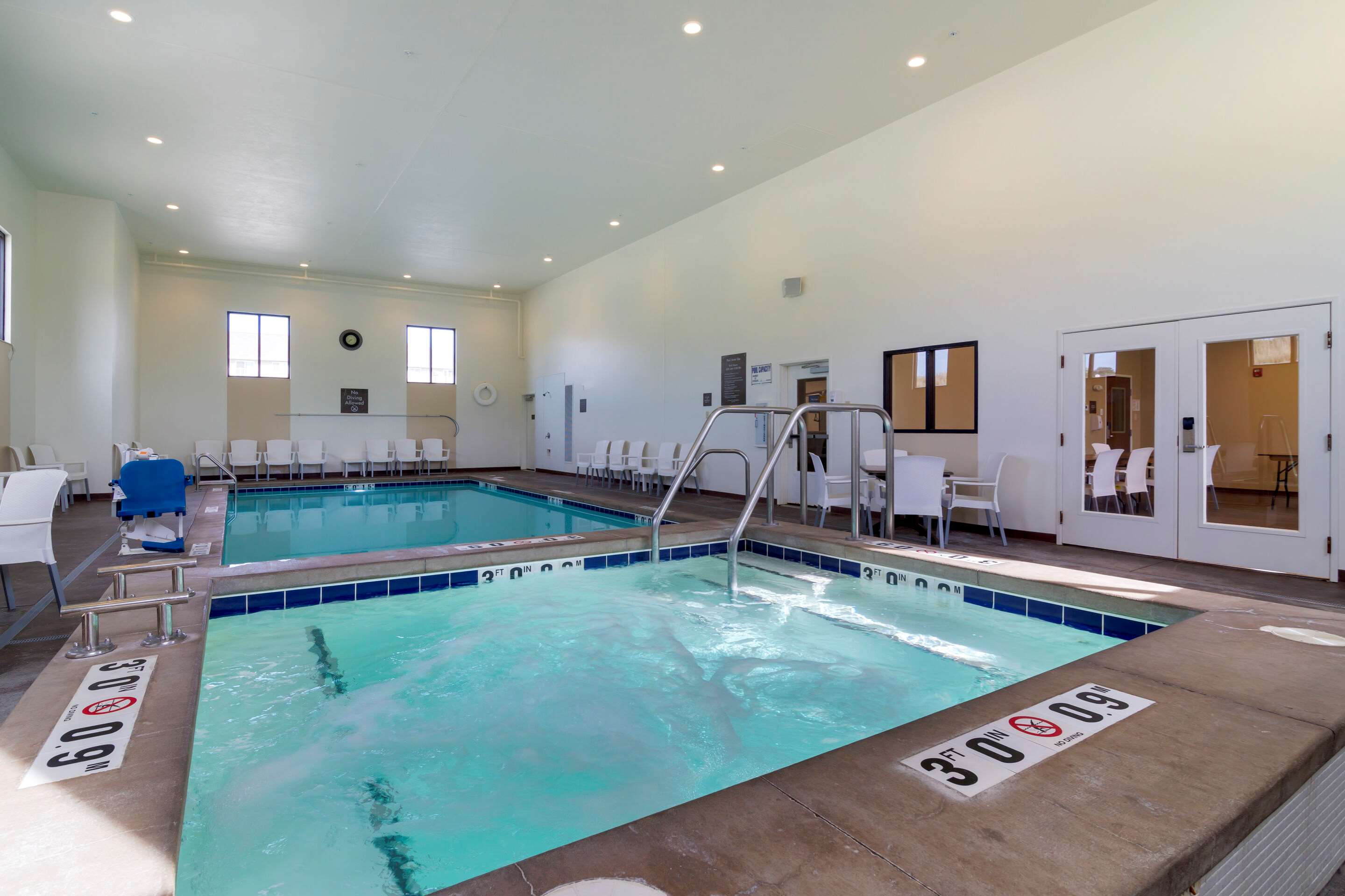 Indoor hot tub | Comfort Inn & Suites Mandan - Bismarck