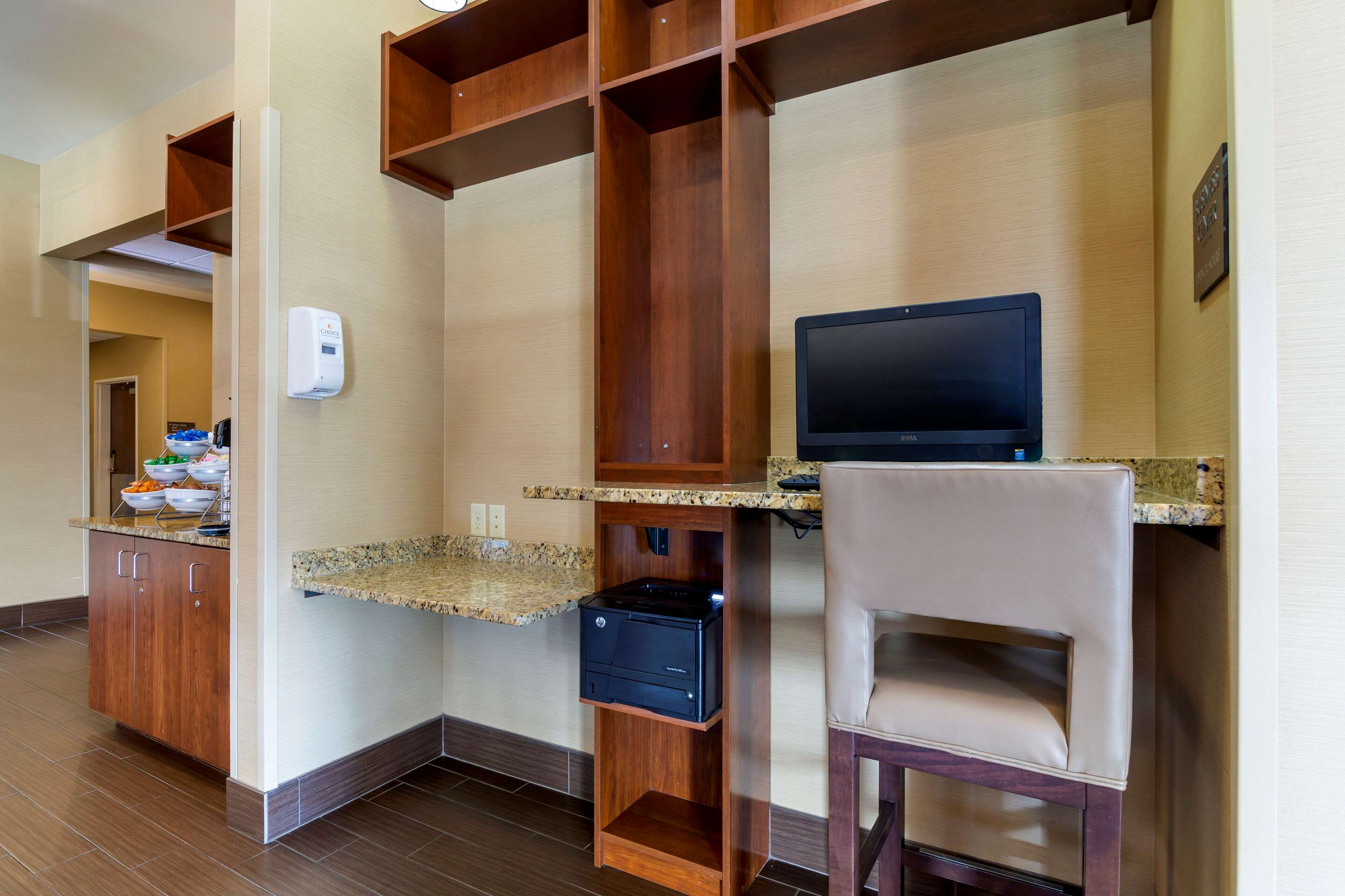 Business center | Comfort Inn & Suites Mandan - Bismarck