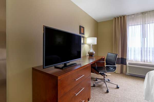  - Comfort Inn & Suites Mandan - I-94, Exit 152