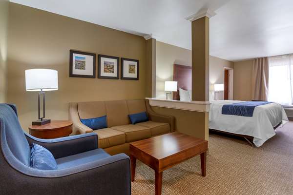Suite - Comfort Inn & Suites Mandan - I-94, Exit 152
