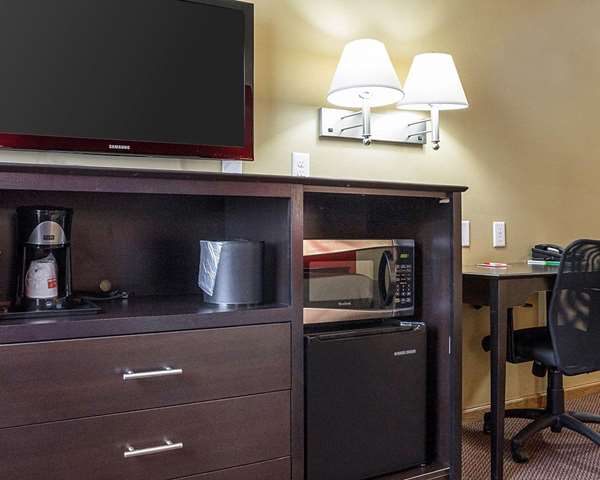  - Econo Lodge Jamestown - I-94, Exit 258