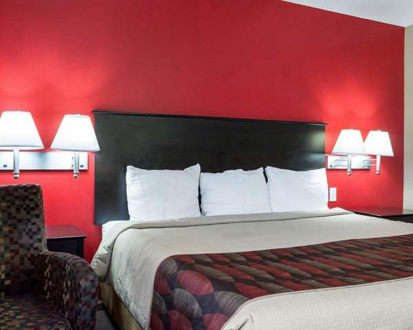  - Econo Lodge Jamestown - I-94, Exit 258