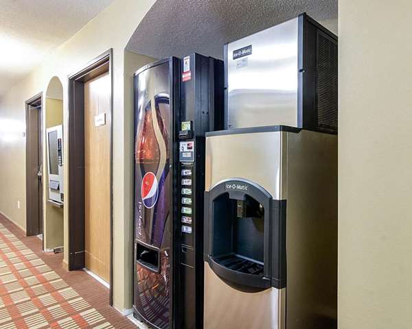  - Econo Lodge Jamestown - I-94, Exit 258