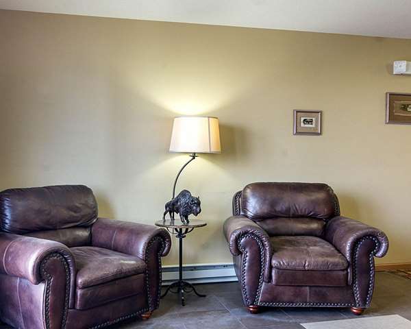  - Econo Lodge Jamestown - I-94, Exit 258