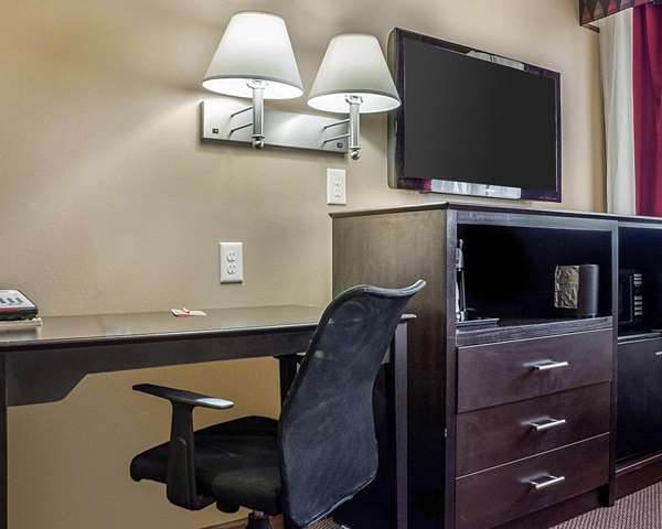  - Econo Lodge Jamestown - I-94, Exit 258