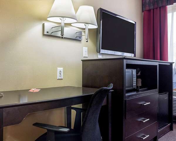  - Econo Lodge Jamestown - I-94, Exit 258