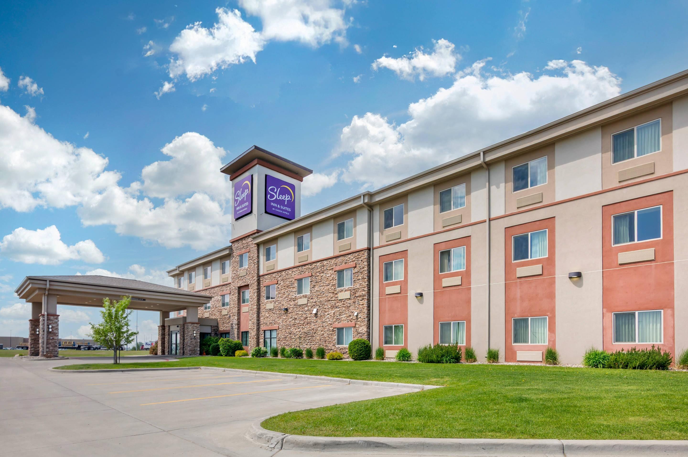 Hotel exterior | Sleep Inn & Suites Devils Lake