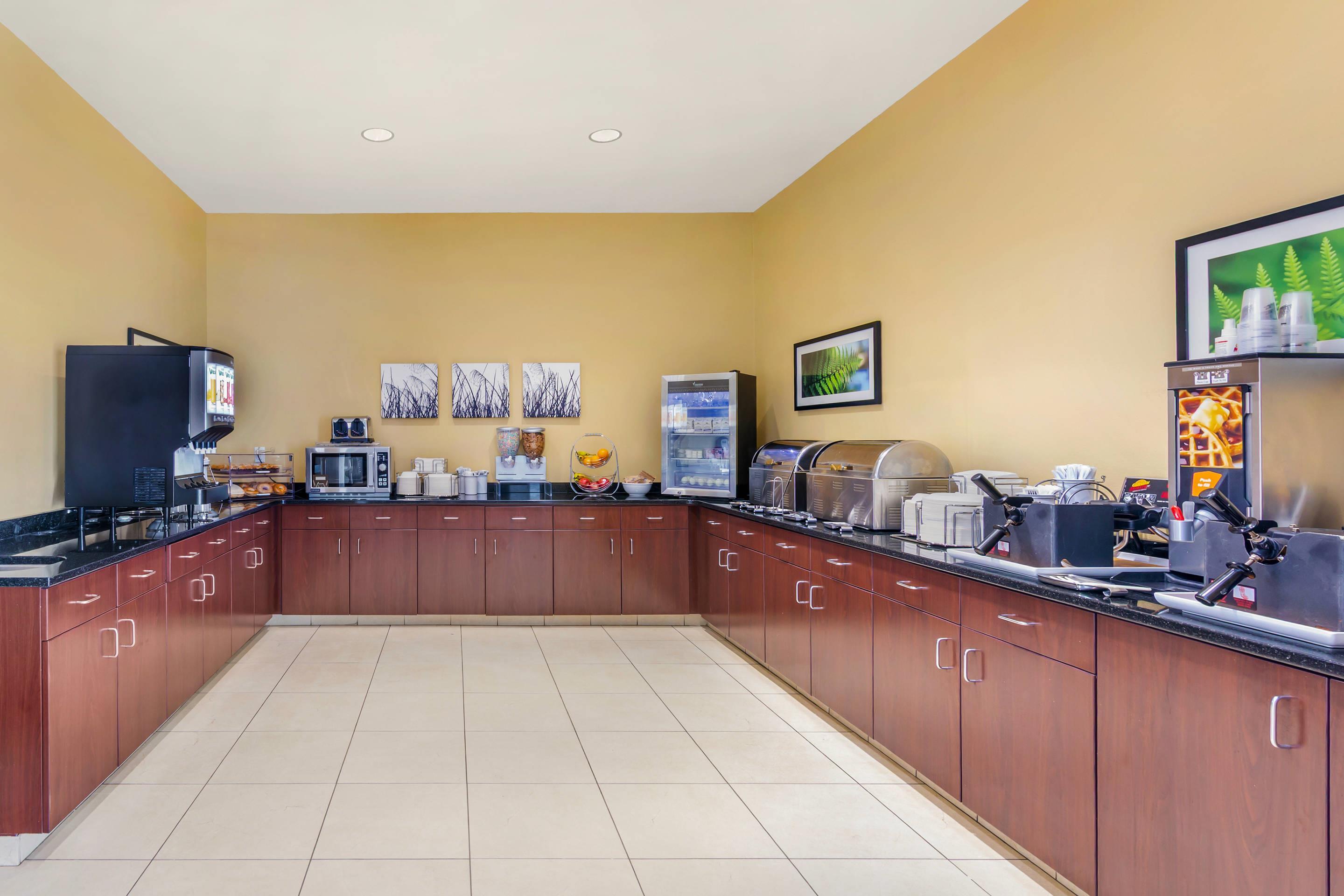 Breakfast area | Sleep Inn & Suites Devils Lake