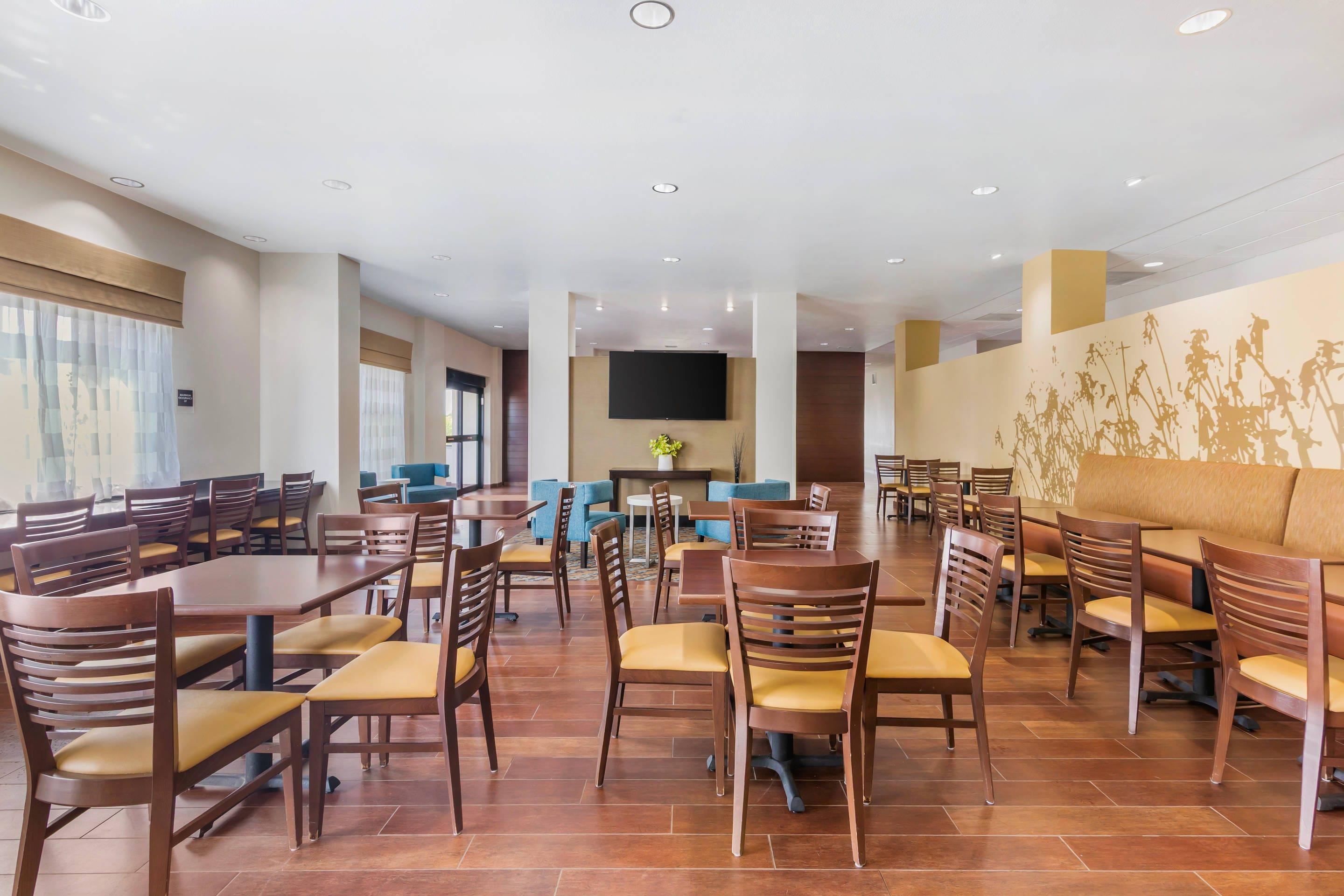 Breakfast area | Sleep Inn & Suites Devils Lake