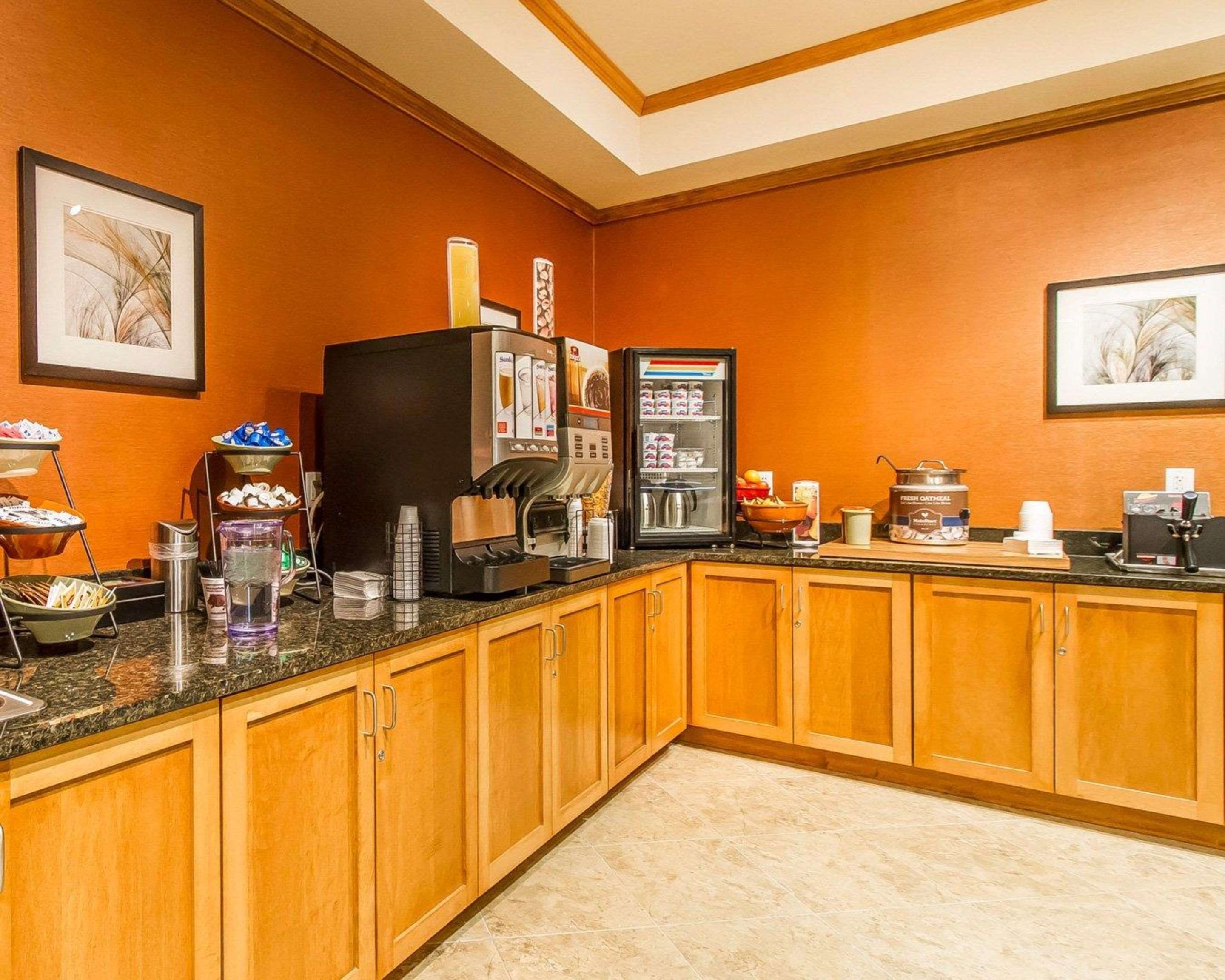 Breakfast counter | MainStay Suites Stanley
