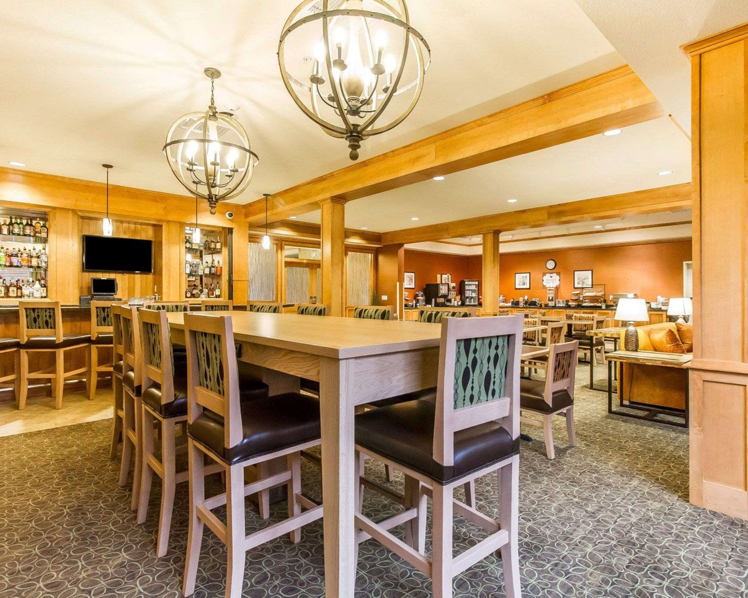 Hotel bar | MainStay Suites Stanley