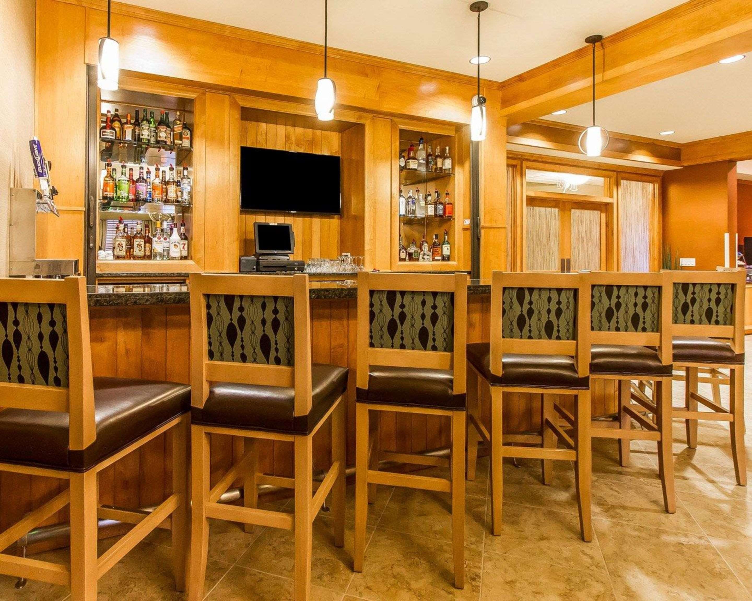 Hotel bar | MainStay Suites Stanley