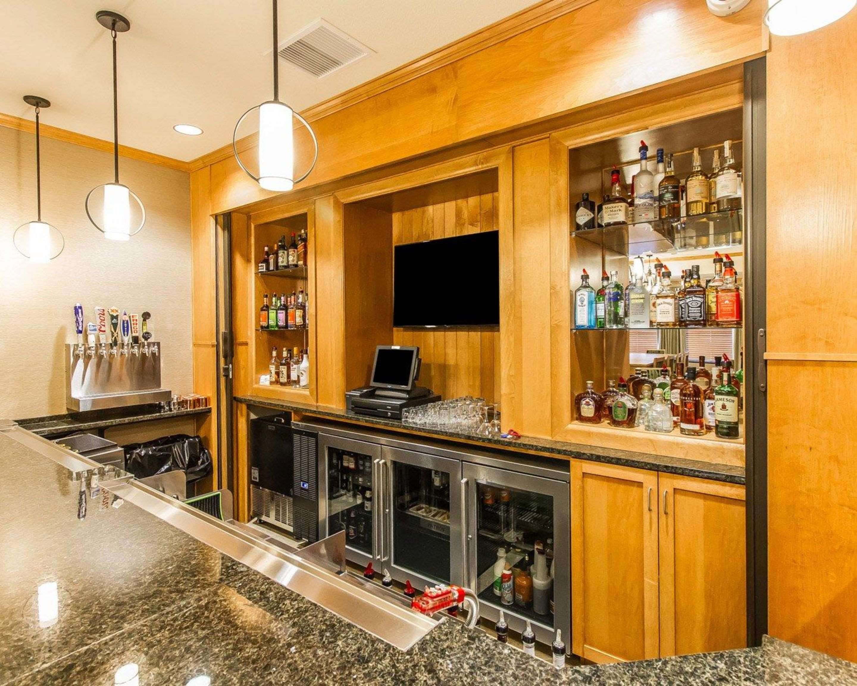 Hotel bar | MainStay Suites Stanley