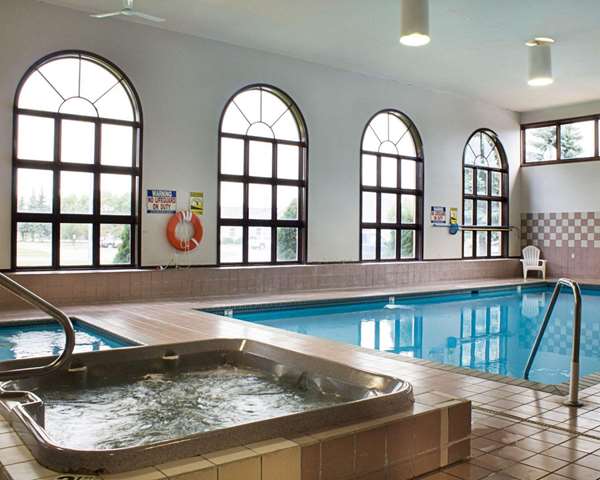 Pool - Rodeway Inn Grand Forks