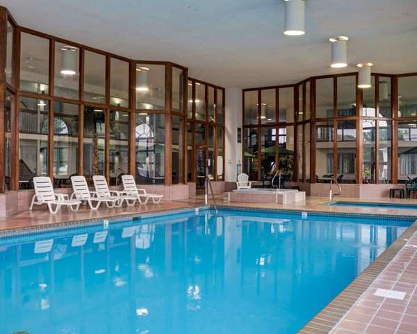 Pool - Rodeway Inn Grand Forks