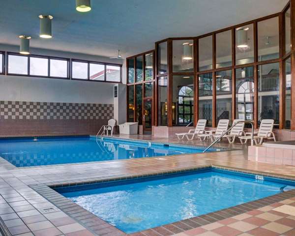 Pool - Rodeway Inn Grand Forks