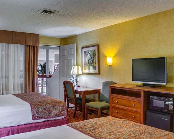 - Rodeway Inn Grand Forks