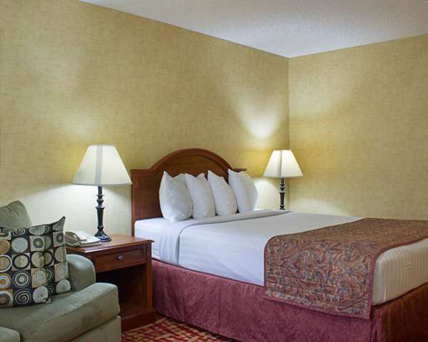  - Rodeway Inn Grand Forks