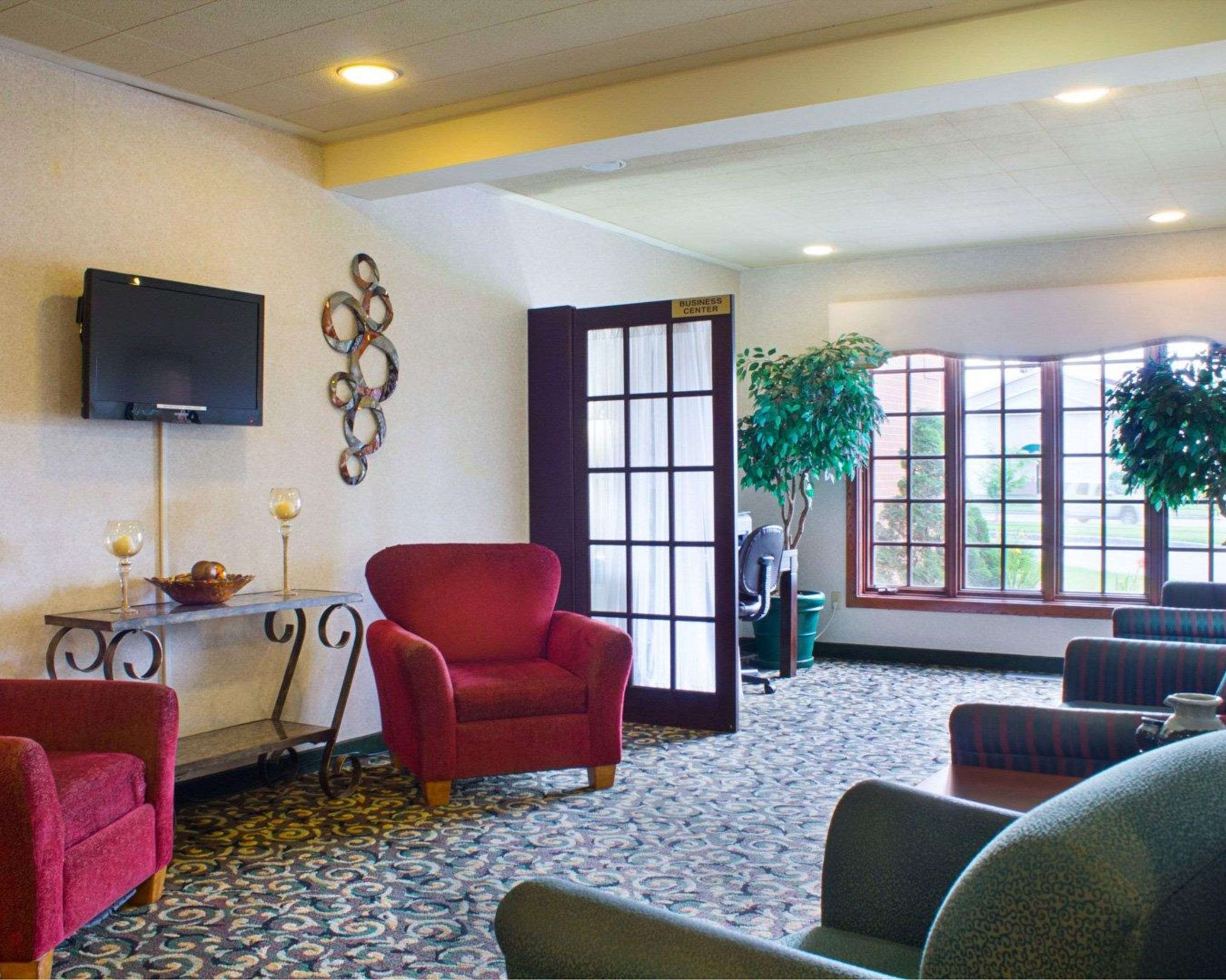 Spacious lobby | Rodeway Inn Columbia Mall Loop