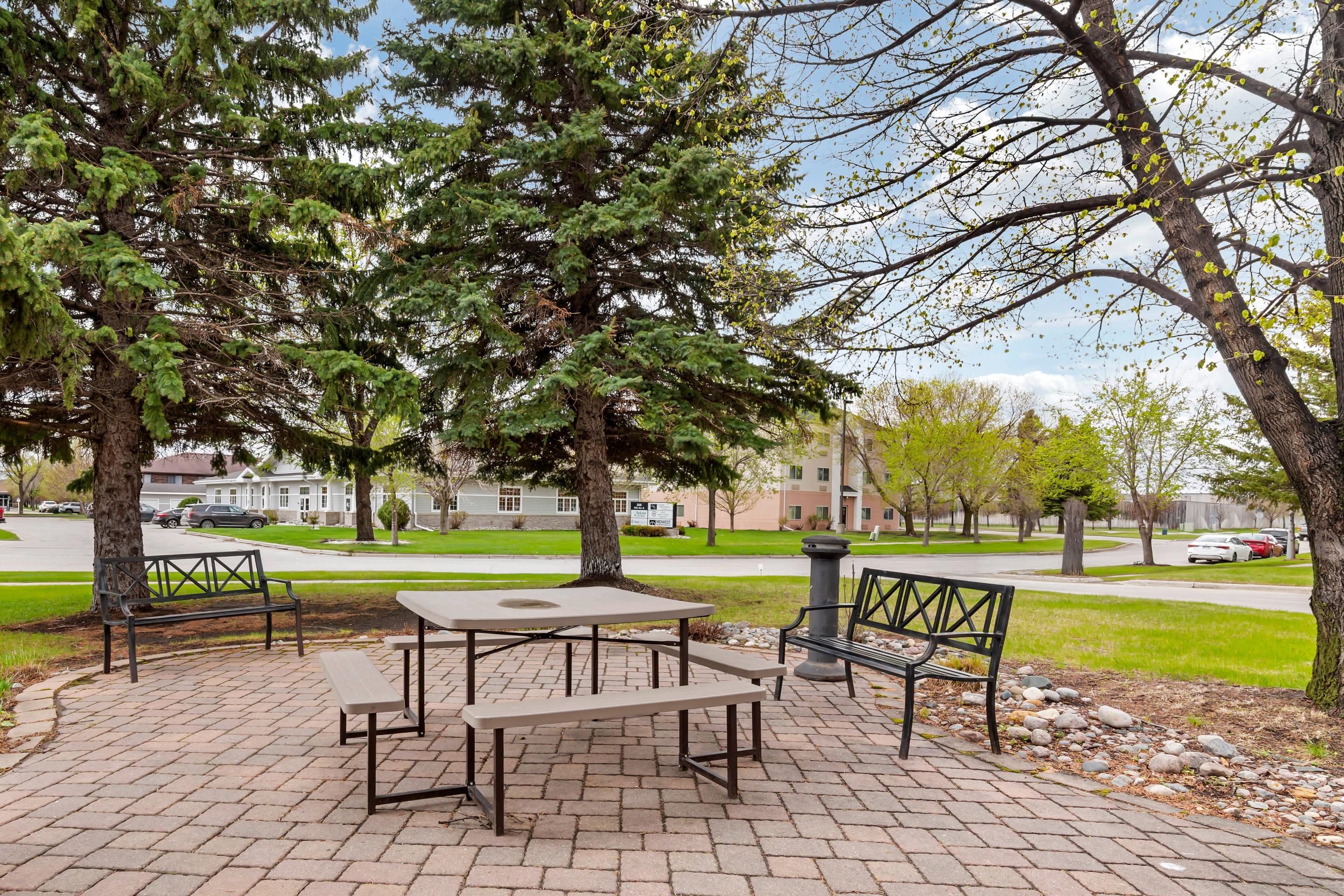 Picnic area | Rodeway Inn Columbia Mall Loop