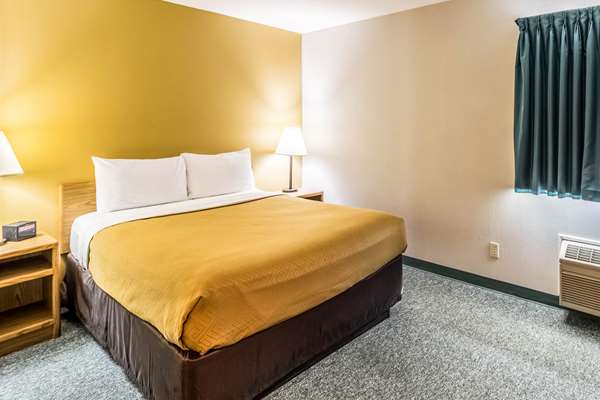  - Econo Lodge Valley City - I-94, Exit 292